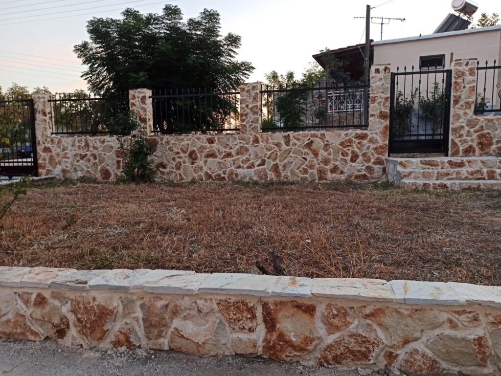 Πέτρινη περίφραξη