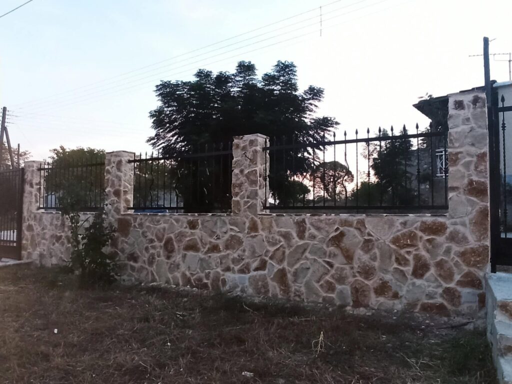 Πέτρινη μάντρα